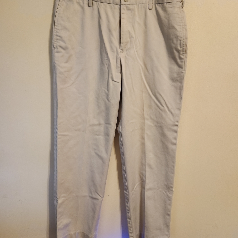 Izod Men's Light Cream Chinos